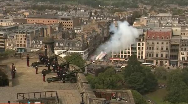 Moment unic. 96 de salve de tun în memoria Reginei Elisabeta a II-a (video)