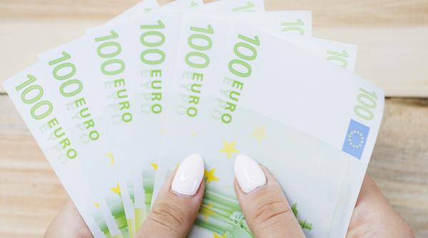 „Îți dau 4.000 de euro dacă îl împuști”. O româncă din Italia ar fi plătit un conațional pentru a scăpa de vecin. Valentina: „Au inventat totul!”