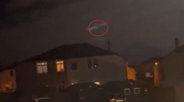 Marea Britanie. O „minge de foc” misterioasă, observată deasupra Scoţiei şi Irlandei de Nord
