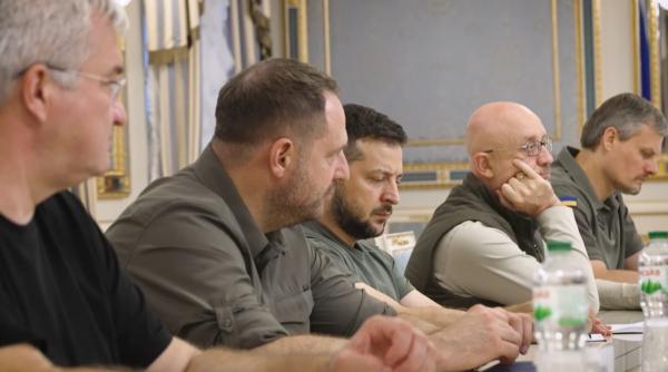 Zelenski, înconjurat de spioni. O întreagă reţea de spioni ruşi a fost descoperită unde se aștepta mai puțin 