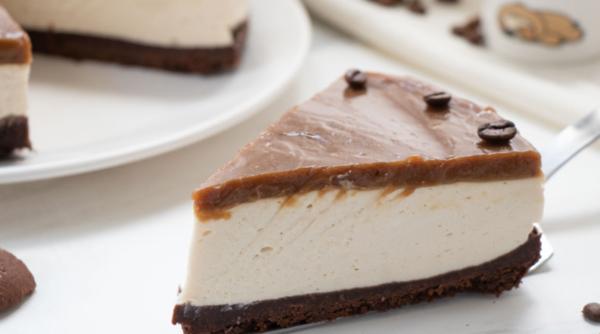 Cheesecake cu cafea, fără coacere - un desert delicat și aromat 