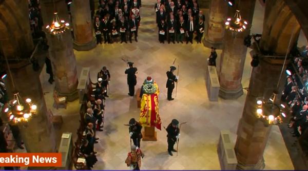 Donald Trump nu este invitat la înmormântarea reginei, dar va participa la slujba de comemorare de la Washington DC 