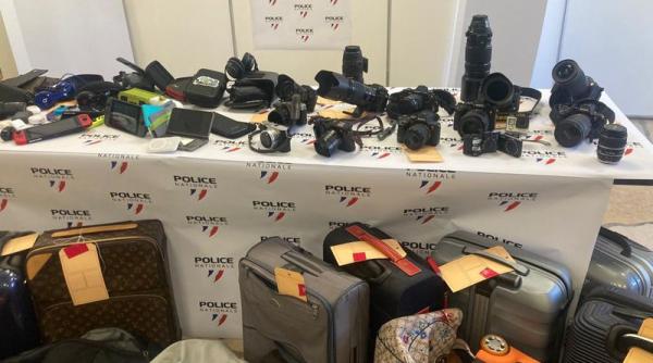 Un bărbat deghizat în bunicuță și alți doi complici au jefuit aproape 200 de călători de tren, în sudul Franţei