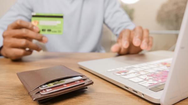 Un român a comandat o armă chimică de pe internet pentru a-și ucide o rudă