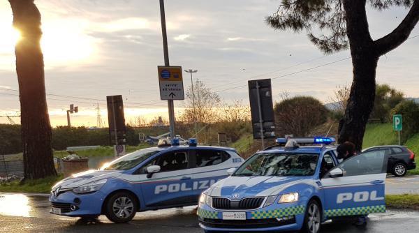 Italia. Hoț român, săltat de polițiști dintr-un autocar după ce au observat la gâtul lui un lanț gros de aur