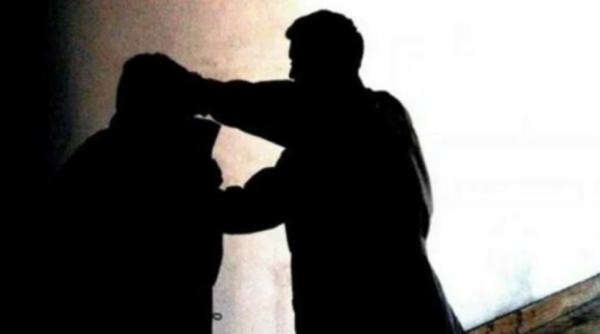 Bătrân, bătut şi jefuit de o sumă uriașă. Atacatorul, un român, de 32 de ani, reținut într-un bar