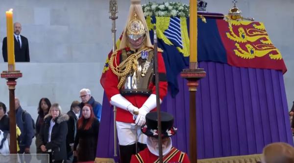 Britanicii au ținut un minut de reculegere în memoria reginei Elisabeta a II-a