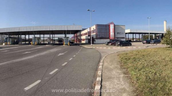 Două camioane, încărcate zeci de tone de deșeuri, oprite la intrarea în România