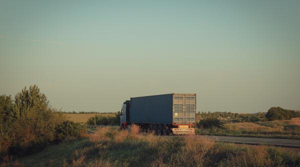 Franța. Șofer român de TIR, bun de plată: 3,8 milioane euro amendă, 91.000 despăgubiri pentru Rolex, 16.000 pentru Puma și 9.500 pentru Dior 