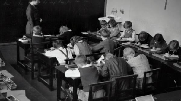 Ministerul Investiţiilor şi Proiectelor Europene a ajutat cu bani 97.888 de preşcolari şi elevi din familii defavorizate din România