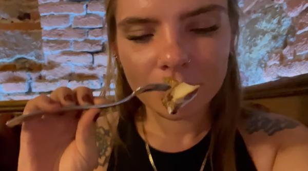Turistă din Olanda, reacție fabuloasă după ce a gustat prima oară papanași