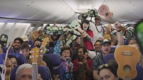 O companie aeriană a oferit ukulele și lecții de muzică fiecărui pasager pe un zbor de șase ore de la Los Angeles la Hawaii