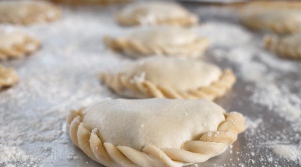 Uită de colțunași! Empanadas de casă, rețeta pas cu pas: Le poți umple cu orice! Vedeta fiecărei mese pentru familia ta 