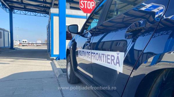 Autocar românesc ce se deplasa spre Italia, blocat la frontieră: Ce au găsit vameșii în bagaje i-au adus un dosar penal șoferului