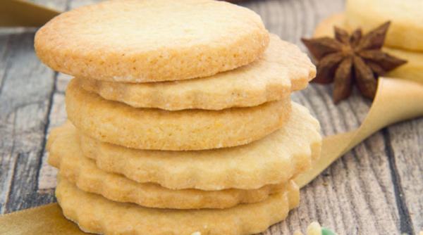 Fursecuri cu unt, rețeta simplă. Sunt în gata în câteva minute și ies fragede de se topesc în gură