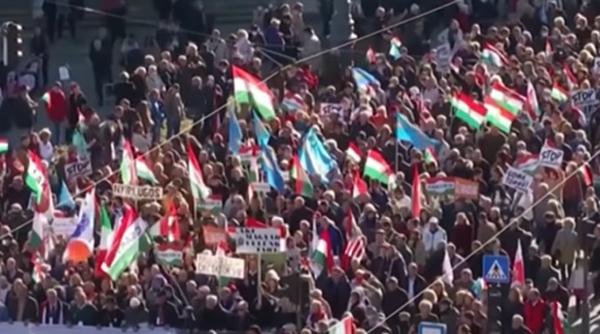 Proteste în Ungaria. Mii de persoane au manifestat la Budapesta: „Nu ne trageţi la răspundere, nu ne pedepsiţi!”