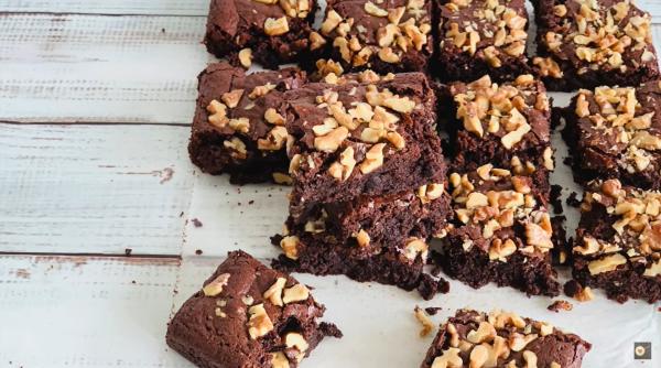 Negresă de casă cu ciocolată și nuci - Rețeta bunicii îi oferă gustul nostalgic al copilariei