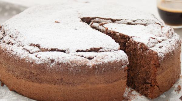 Prăjitură cu ciocolată și cafea - iese fină și parfumată. Un deliciu!