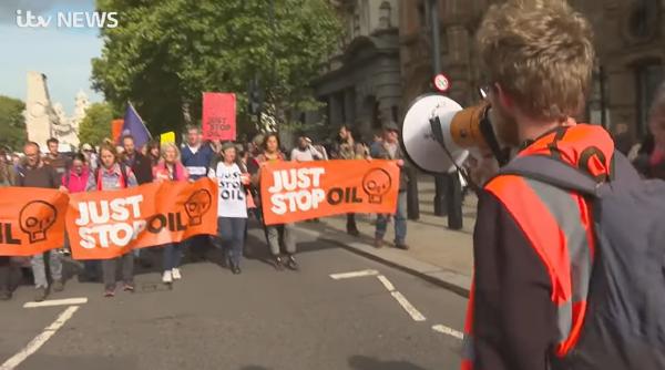 Anglia. Protestatarii pentru oprirea proiectelor de petrol și gaze au blocat drumurile din Londra: „Vom continua rezistența civilă”