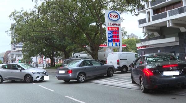 Benzinăriile din Franța au rămas azi fără carburanți. Cozi uriașe la pompe