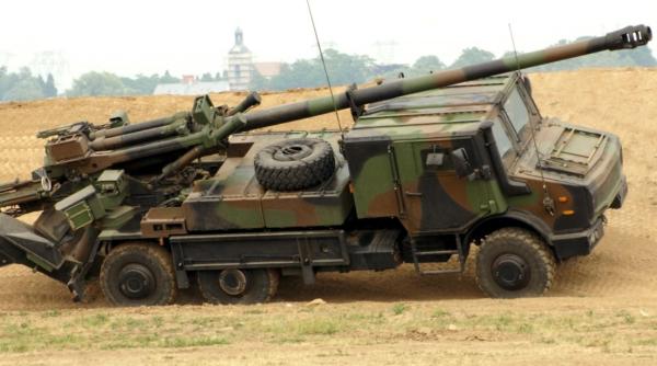 Franţa intenţionează să trimită din nou tunuri Caesar în Ucraina
