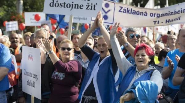Protest împotriva sărăciei la Bratislava. Confederaţia Sindicală KOZ: Avem un nou tip de pandemie, o pandemie a sărăciei 