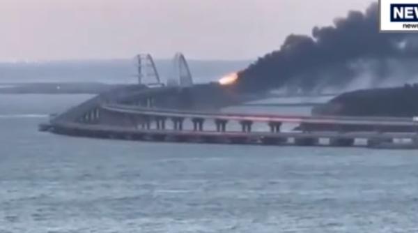 Rusia susține că Podul Crimeei a fost distrus de explozia unei maşini-capcană