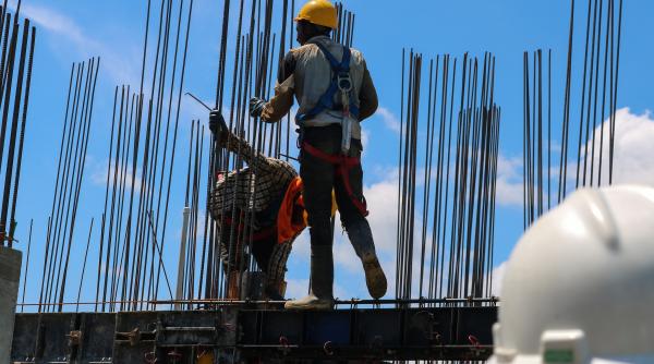 Record de muncitori străini în România: Peste 60.000 de lucrători au venit din țări precum Nepal, Vietnam, Sri Lanka sau Bangladesh 