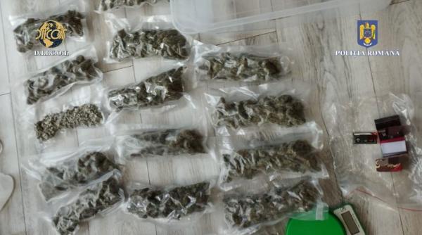 Traficanţi de droguri din Vaslui şi Iaşi, reţinuţi de DIICOT. Mai multe kilograme de canabis și cocaină, confiscate