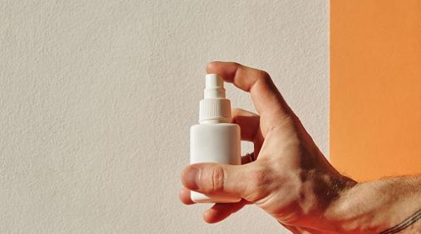 Trei români au ajuns la spital, după ce un bărbat a dat cu spray contra urșilor într-o sală de jocuri de noroc