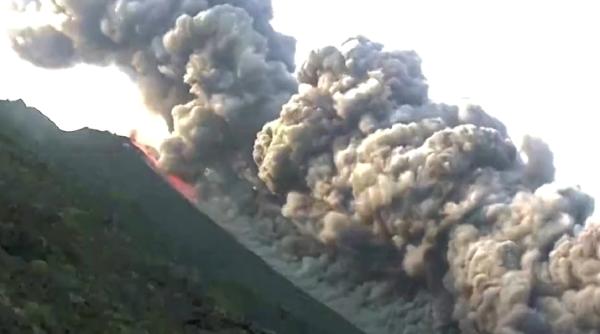 Vulcanul Stromboli a erupt în Italia. Departamentul de Protecţie Civilă a ridicat nivelul de alertă: „Stați în case!” - VIDEO