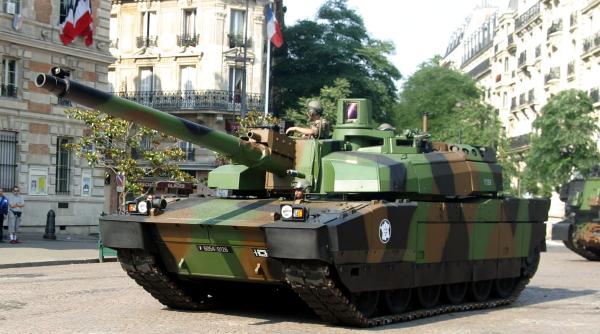 Franţa suplimentează prezenţa militară în România. Trimite vehicule blindate de infanterie şi un escadron de tancuri Leclerc