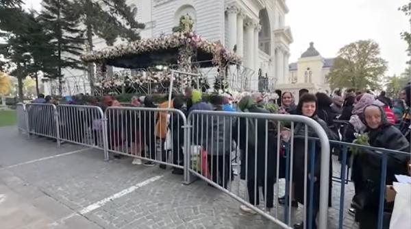 Iaşi. Peste 80.000 de pelerini au ajuns deja la Sfânta Parascheva. Șapte persoane au ajuns la spital