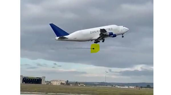 Panică lângă un aeroport din Italia, după ce un avion a decolat: Boeing-ul gigant a pierdut o piesă de peste 100 de kilograme 