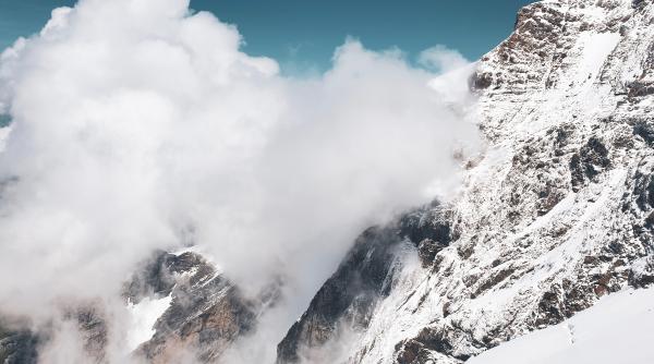 Topirea ghețarilor ar putea ucide mii de oameni. Cercetătorii dezvoltă sisteme care să prevestească alunecările de teren