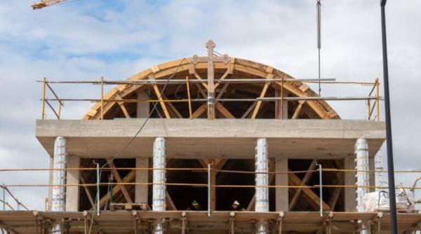 Spania. O nouă biserică ortodoxă pentru români va fi inaugurată la Finestrat, Alicante. Primăria a oferit terenul gratuit