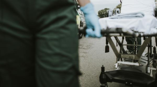 Un muncitor român sezonier, de numai 28 de ani, a sfârșit la serviciu, în Austria: Patronul și-a dat seama că ceva nu este în regulă