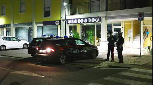 Italia. Român arestat, după ce și-a înjunghiat colegul, un conațional de 59 de ani