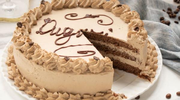 Tort cu cremă de cafea, varianta simplă. E preparatul perfect pentru o ocazie specială