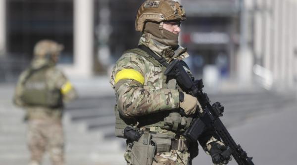 UE va antrena 15.000 de soldaţi ucraineni pe teritoriul său şi va da Ucrainei 500 de milioane de euro pentru arme