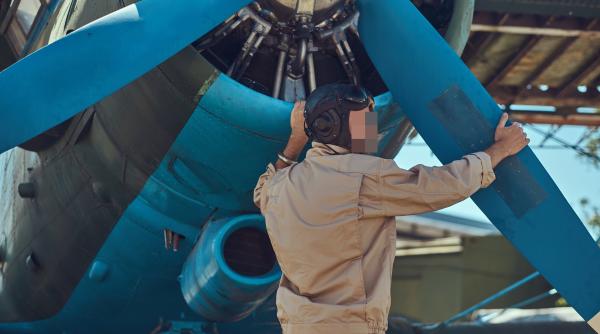 Foştii piloţi militari, ademeniţi în China cu sume mari de bani pentru a-i antrena pe militarii din această ţară