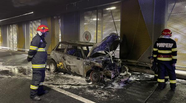 O mașină a luat foc în Pasajul Unirii: centrul Capitalei e blocat total - FOTO/VIDEO