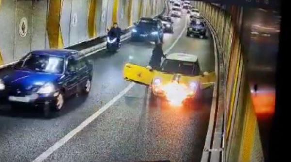 Se întâmplă în România: Pasajul Unirii, închis două zile după ce o mașină a luat foc în interior