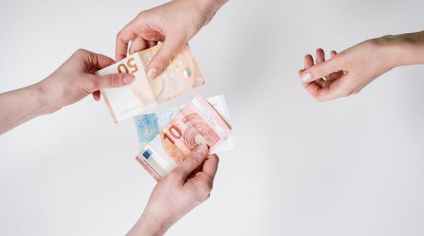 Bonus salarial de până la 1.000 de euro în 2023 pentru un sfert de milion de angajați din Spania: Cine beneficiază și în ce condiții