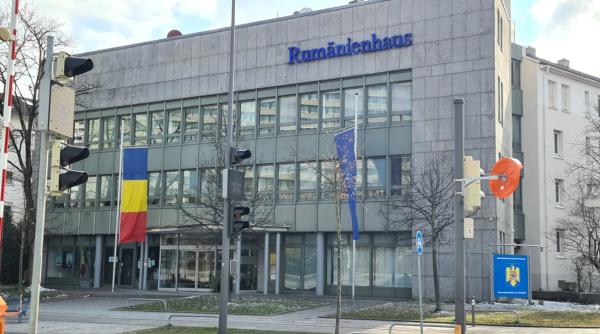 Fără programare și cu banii luați: Cum acționează "intermediarii" care promit românilor din străinătate programări la consulate