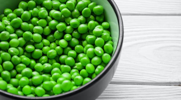 Dacă ai o pungă de mazăre congelată, ai o cină super delicioasă. Iată rețeta! 