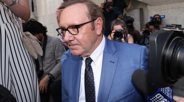 Kevin Spacey, judecat pentru agresiune sexuală, declarat nevinovat de un tribunal newyorkez
