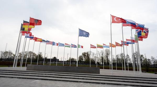 NATO și România își unesc forțele: Acord de cooperare pentru a oferi instruire pentru paramedicii ucraineni