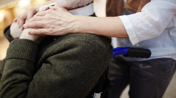 Badantă moldoveancă, condamnată în Italia după o obsesie: Ce a putut să facă cu bătrânul de care avea grijă