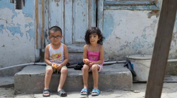 Eurostat: Copiii din România, cei mai expuşi riscului de sărăcie şi excluziune socială din UE